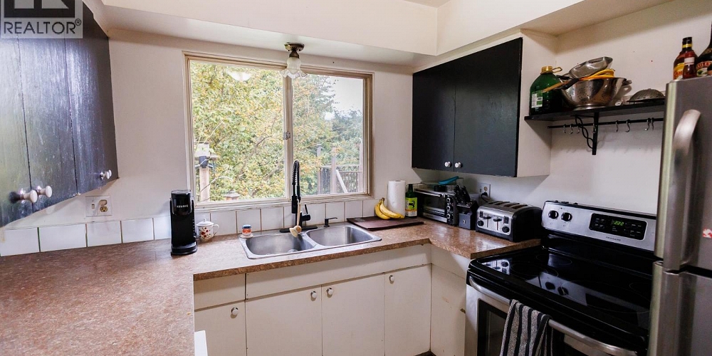 4732 LOEN AVENUE Terrace Photo 5 4732 LOEN AVENUE Terrace Photo 5